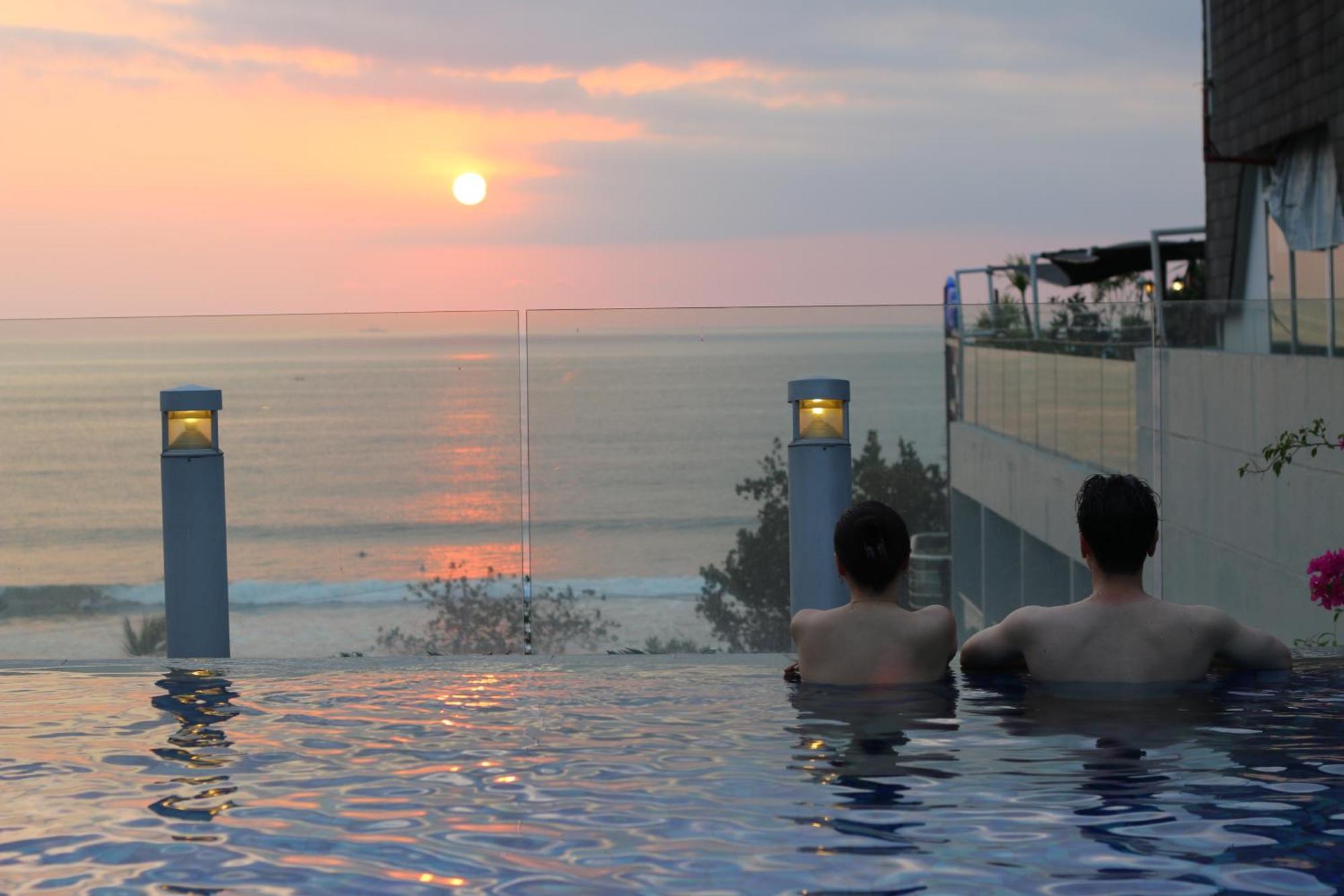 فندق ذا كوتا بيتش هيريتيج - مانيجيد باي أكور المظهر الخارجي الصورة Infinity pool at the Royal Beach Palace, Greece